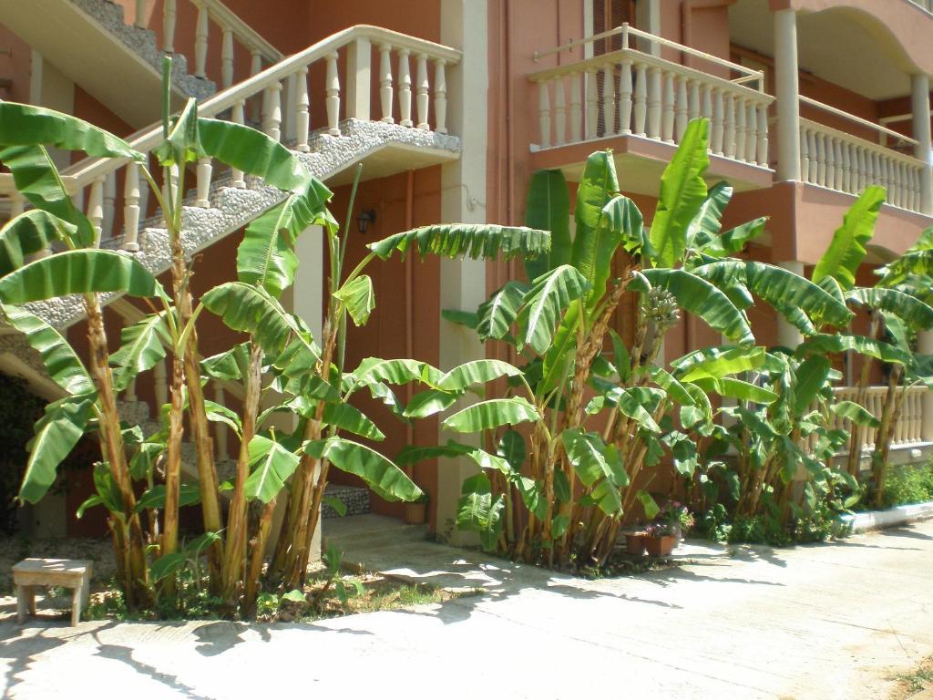 Marinos Studios At Lourdata Village Exterior foto